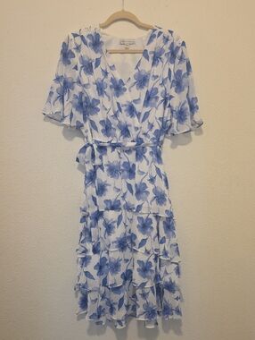 SANDRA DARREN Floral Wrap Midi Dress in Blue and White